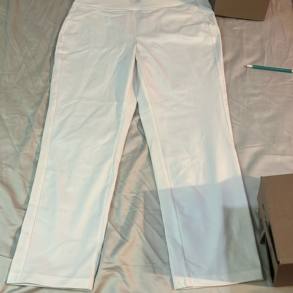 Chicos travels size 10 white stretchy material